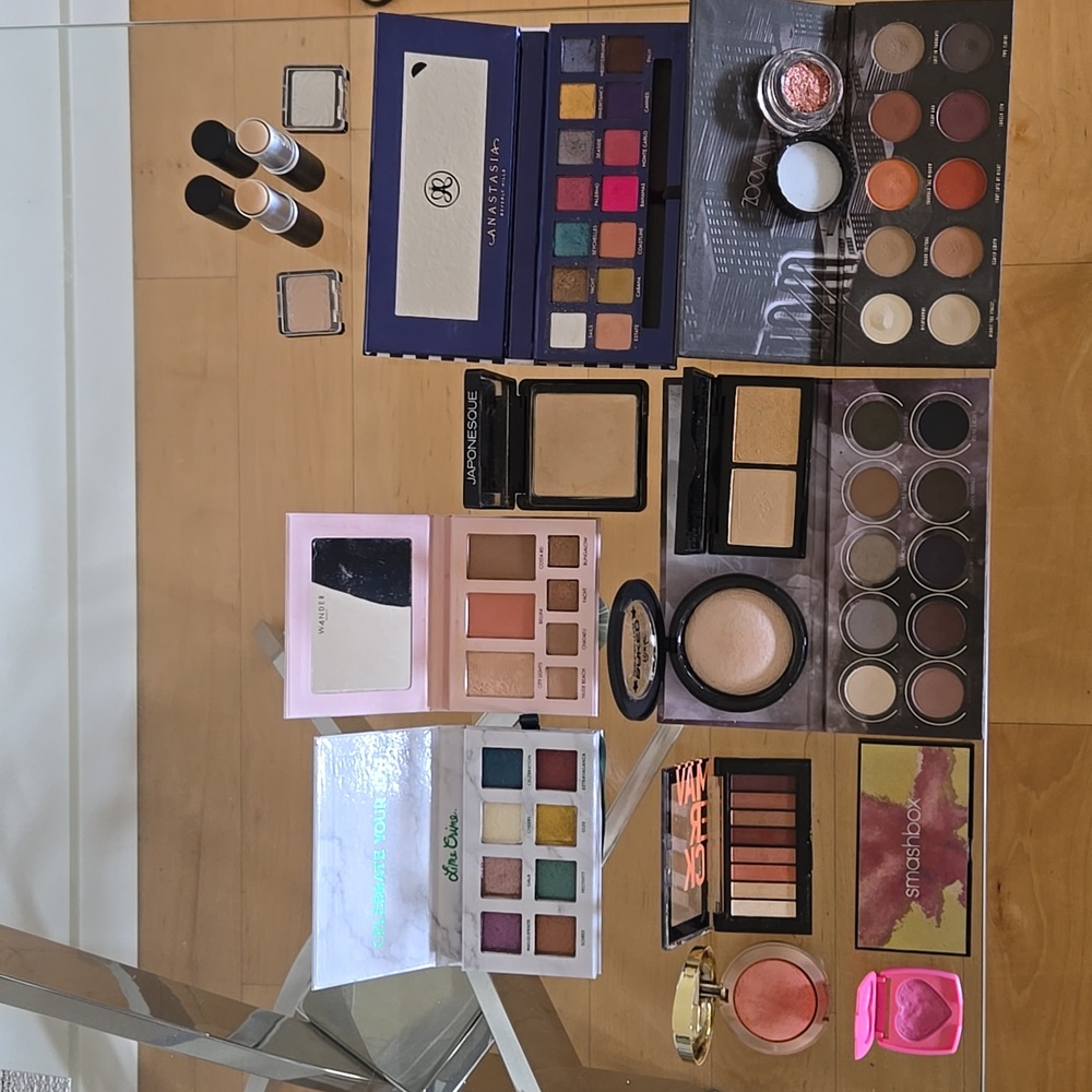 Huge Lot Of Makeup - Eyeshadow Palettes - ABH ZOEVA SMASHBOX + More